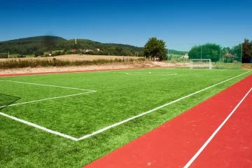 Športový areál s umelou trávou a atletickým oválom – Motešice | Marotrade
